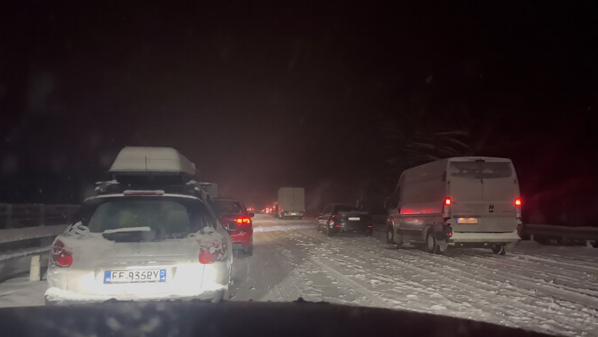 mergimtaret ngecin neper kroaci e slloveni shkak reshjet e medha te bores 695d9e1fe1505