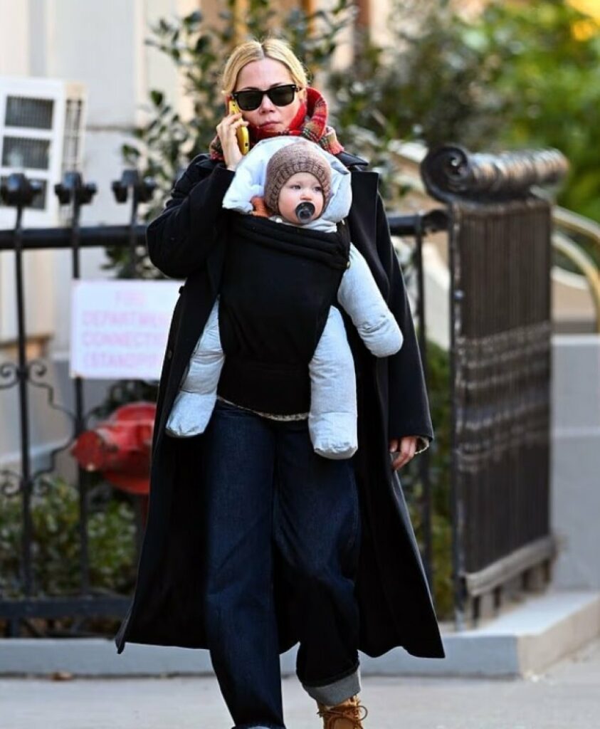 michelle williams shihet me femijen e saj te porsalindur per here te pare 6967c1b2c7e60