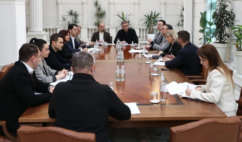 mickoski mbledh kabinetin qeveritar vazhdojne perpjekjet per te permbushur kriteret e be se 69629e0a755fe