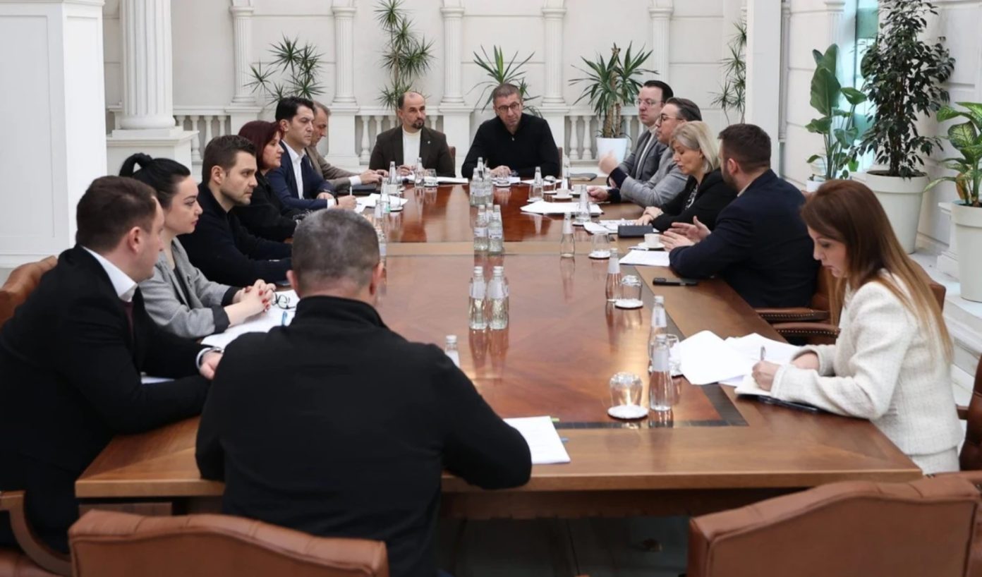 mickoski mbledh kabinetin qeveritar vazhdojne perpjekjet per te permbushur kriteret e be se 69629e0a755fe