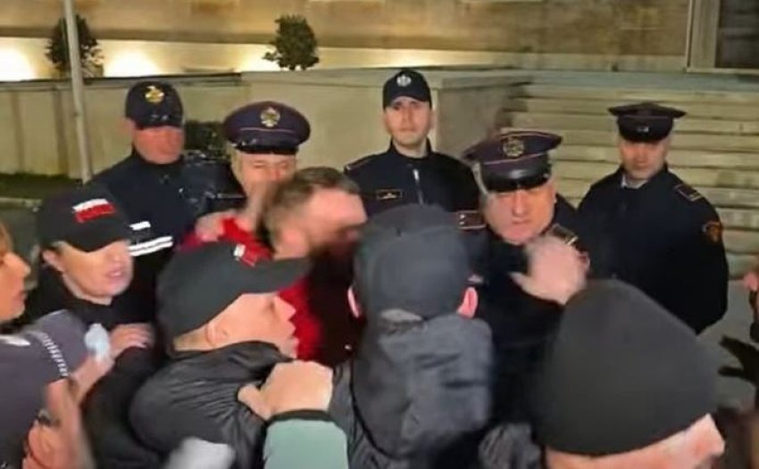 miell drejt kryeministrise dhe te infiltruar mes tyre plas sherri mes protestuesve te lapajt dhe policise 696be4fe6b978