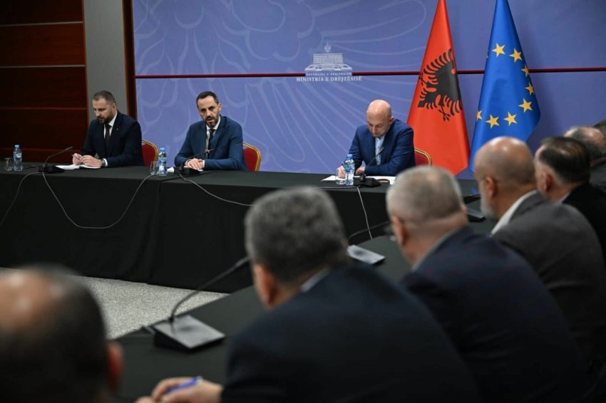 ministri i drejtesise therret ne takim drejtoret e burgjeve lamallari transferim i personave me rrezikshmeri shkb te shtoje kontrollet 6967d45516a56