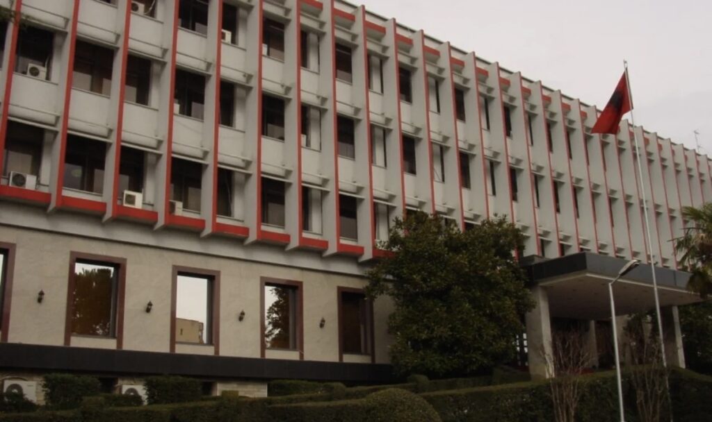 ministria e jashme apel shqiptareve ne iran ja ku mund te kontaktoni per ndihme 69641e5299939