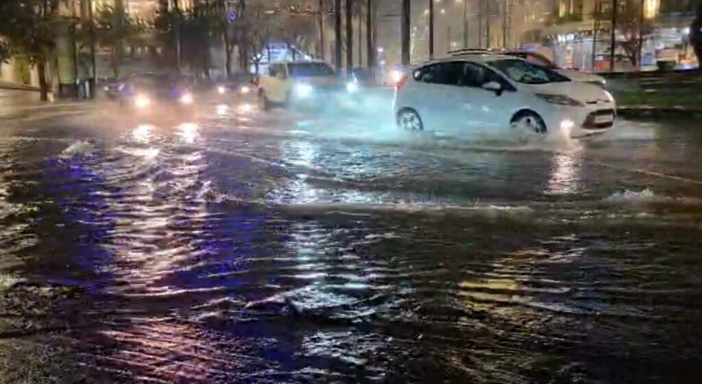 moti i keq ne greqi shenohen dy viktima deme dhe permbytje ne athine dhe ne zonat bregdetare 69712e2d10f8b