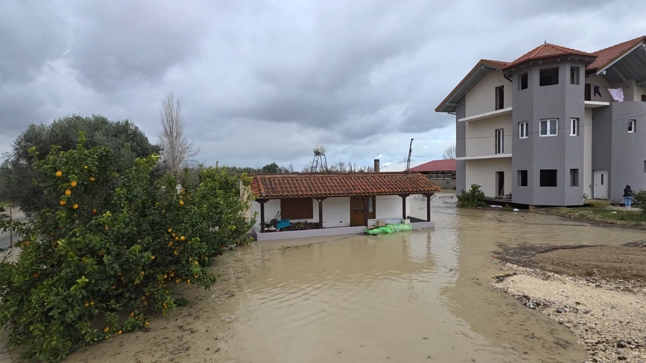 moti i keq prek edhe fierin 27 banesa nen pushtetin e ujit nga dalja e lumit vjose nga shtrati 695f7be3cd71e