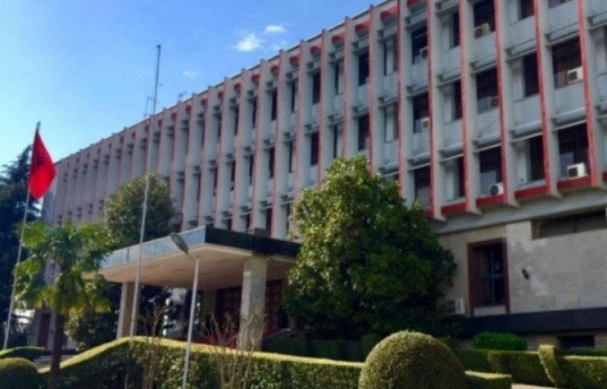 MPJ e Shqipërisë paralajmëron qytetarët në Iran për situatën e tensionuar