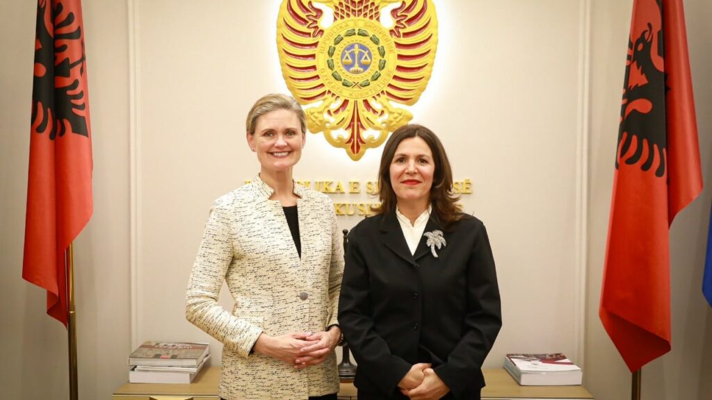 nancy vanhorn takon kryetaren e re te gjykates kushtetuese ambasada amerikane mbeshtetja per sundimin e ligjit forcon drejtesine ne shqiperi 696532670c79b