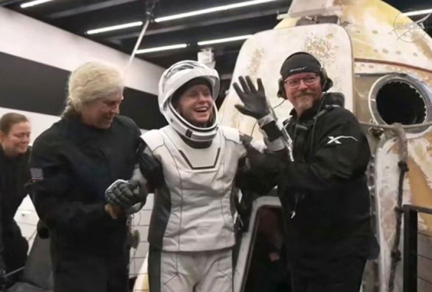 nasa 4 astronaute u kthyen ne toke per shkak te nje problemi shendetesor 6968d2de8601e