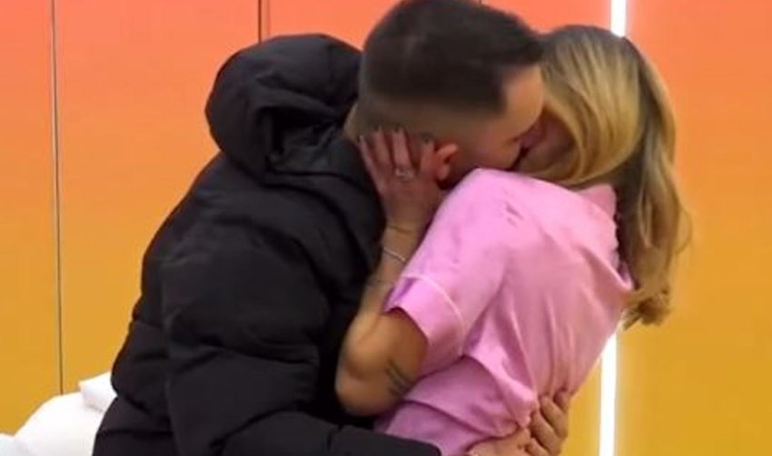 Ndodh puthja e parë në BBV5/ Këta banorë shkëmbejnë puthje pasiononte 1 ndodh puthja e pare ne bbv5 keta banore shkembejne puthje pasiononte 6971f95279be2