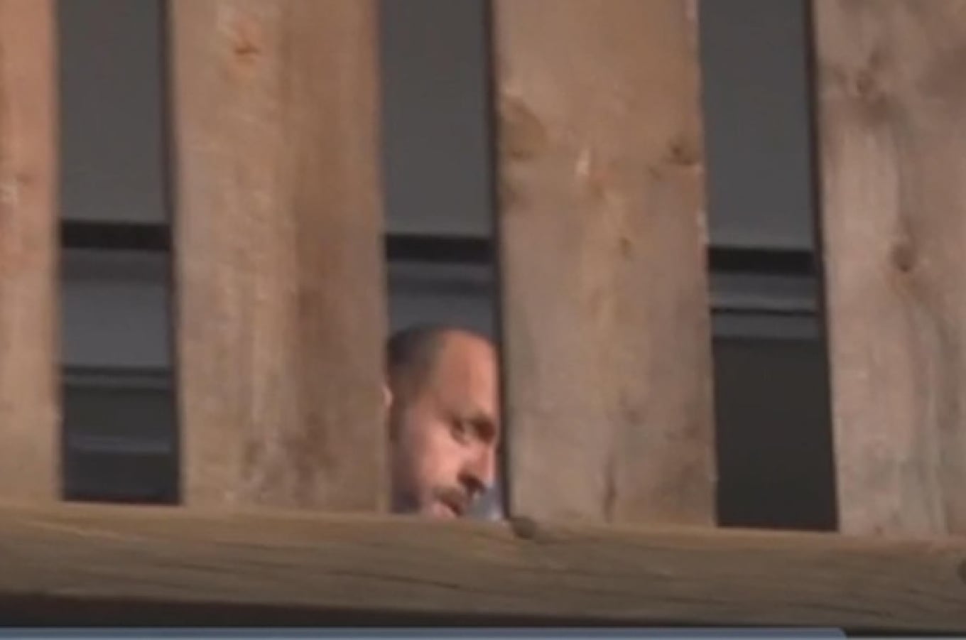 nen masa te rrepta sigurie pronari i barit te crans montana shfaqet ne vilen e tij pas lirimit nga burgu mister garancia per te prej 430000 eurosh 697603a9aab3b