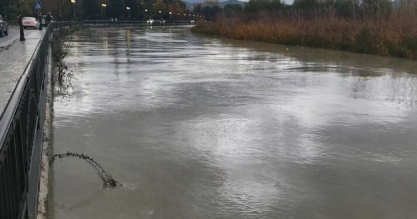 Nis përforcimi i argjinaturës për të parandaluar përmbytjet në Vlorë 3 nis perforcimi i argjinatures per te parandaluar permbytjet ne vlore 6962c6a93760e