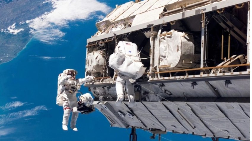 njeri prej astronauteve pati probleme te renda shendetesore nasa lajmeron kthimin e menjehershem te ekuipazhit te stacionit nderkombetar hapesinor ne toke 696202f7c3c63