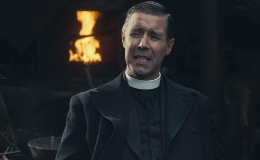 paddy considine jeta dhe roli trondites i father john hughes 69724db277606