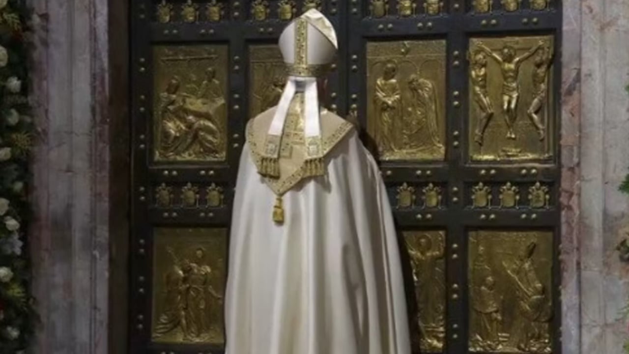 papa leone mbyll porten e shenjte te bazilikes se shen pjetrit perfundon zyrtarisht viti jubilar i nisur nga francesku 695cdb05563bb