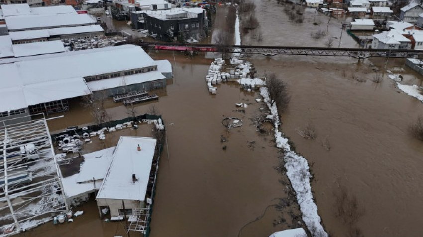 Parku i Biznesit nën ujë, ende nuk dihen dëmet në Mitrovicë 3 parku i biznesit nen uje ende nuk dihen demet ne mitrovice 695fd78f75744