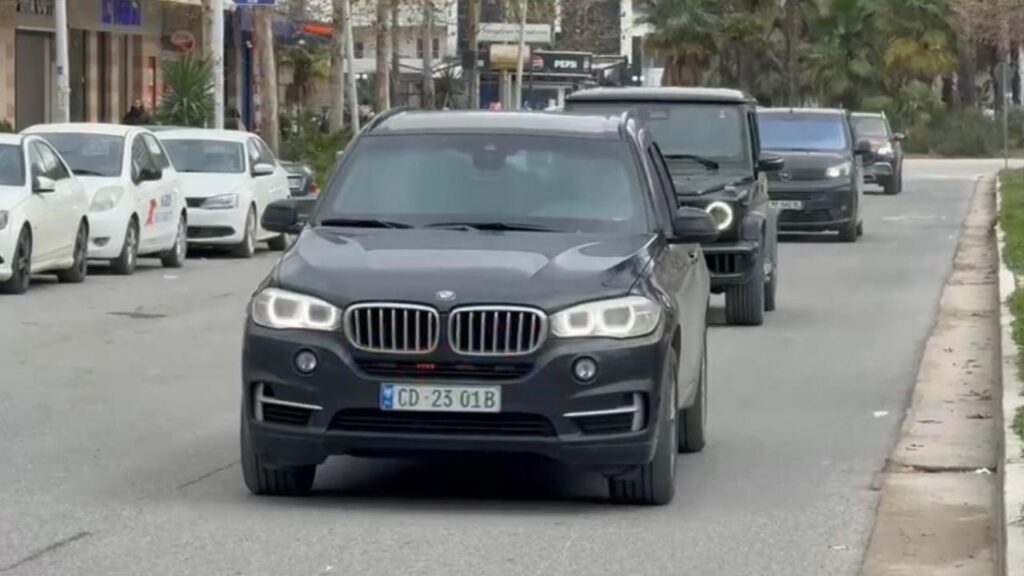 Pas vizitës në Vlorë, Ivanka Trump shfaqet në Tiranë me makinën e ambasadorit të SHBA në Shqipëri 3 pas vizites ne vlore ivanka trump shfaqet ne tirane me makinen e ambasadorit te shba ne shqiperi 69726166567eb