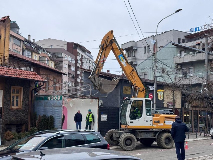 Peci: Edhe gjatë vikendeve, Mitrovica punon për rend dhe pastërti 4 peci edhe gjate vikendeve mitrovica punon per rend dhe pasterti 697608ce42a15