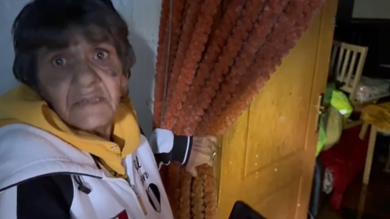 Përmbytjet në Durrës/ “Desh m’u mbyt fëmija”, banorja flet për TCH: E dërgova te fisi që të kujdeset për të. Nuk na strehuan 1 permbytjet ne durres desh mu mbyt femija banorja flet per tch e dergova te fisi qe te kujdeset per te nuk na strehuan 695d2d63ebd08