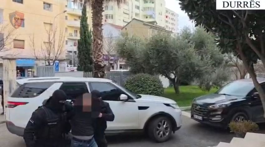 Plagosi me thikë vajzën e tij, arrestohet 56-vjeçari në Durrës 7 plagosi me thike vajzen e tij arrestohet 56 vjecari ne durres 69778a34c69d7