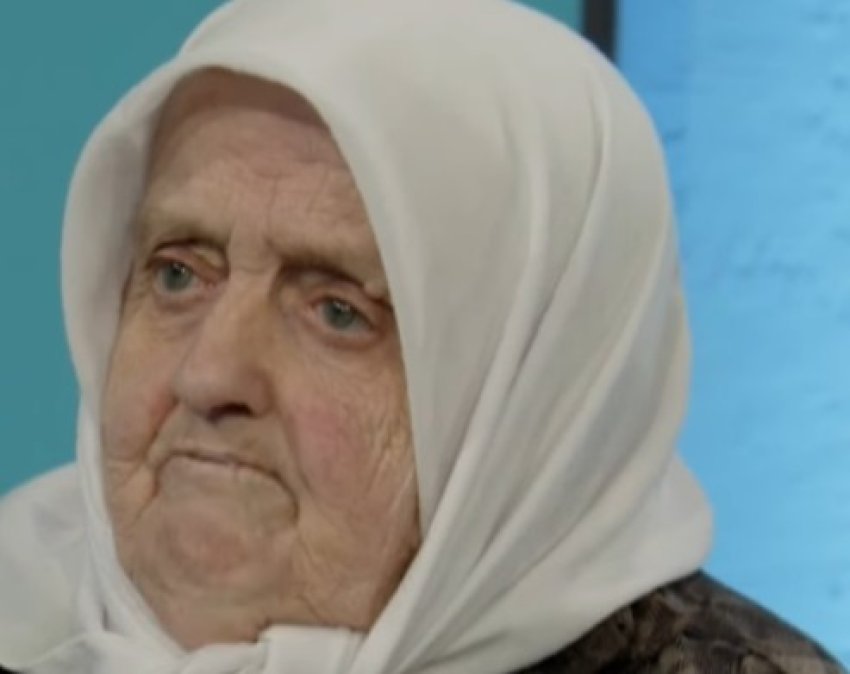 “Plak, ku janë djemtë?” – Nëna 80-vjeçare rrëfen dhimbjen për djemtë e masakruar në luftë 2 plak ku jane djemte nena 80 vjecare rrefen dhimbjen per djemte e masakruar ne lufte 696532be9b751