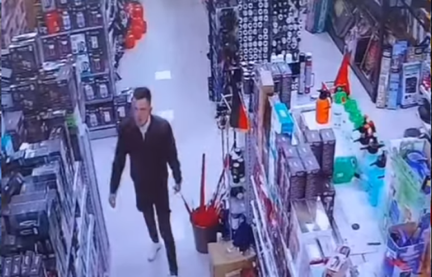 policia e shpalle ne kerkim kete person te dyshuar per vjedhje 69778ba29e26b