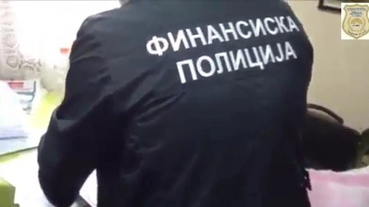 policia financiare me detaje rreth 350 mije eurove qe u gjeten ne murin e shtepise se gjykatesit gjoko ristov 696e0aeee03ae