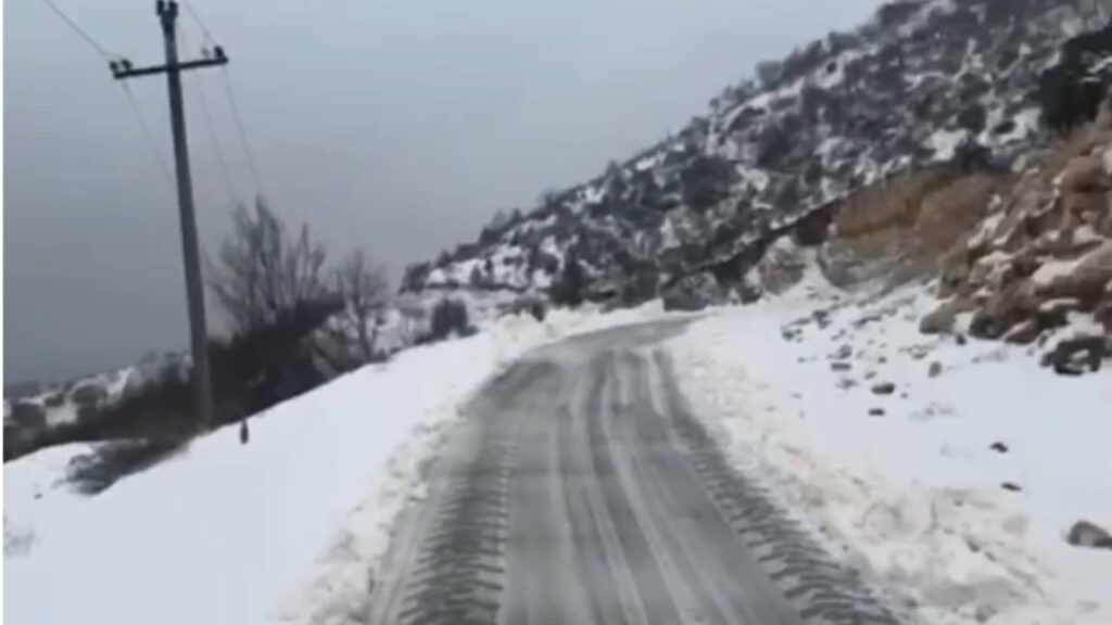 probleme nga reshjet e debores ne gjirokaster bllokohen rruget malore 6972292d2f5bb