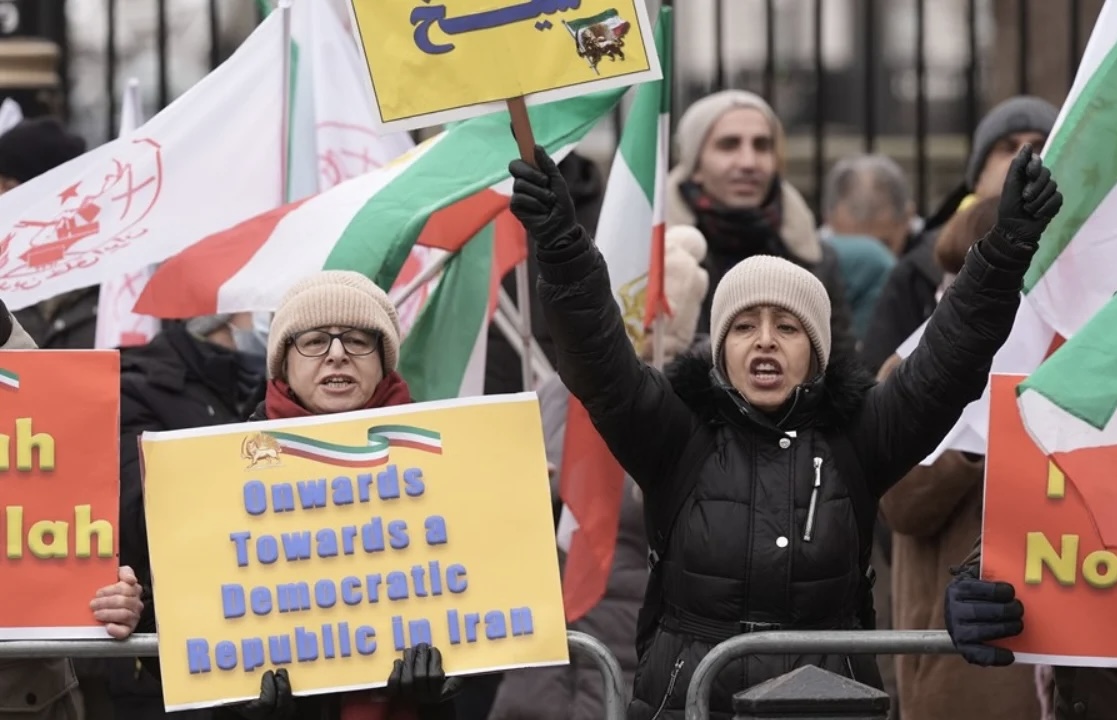 protestat e dhunshme vritet zyrtari i larte iranian nga demonstruesit ne mashhad 69641f8613916