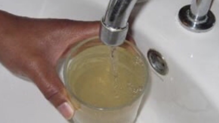 qmk krusheva me uje te turbullt per pije pas shirave te rrembyeshem sherbimet intervenojne edhe ne pjeset e tjera te vendit 69624838d48a1