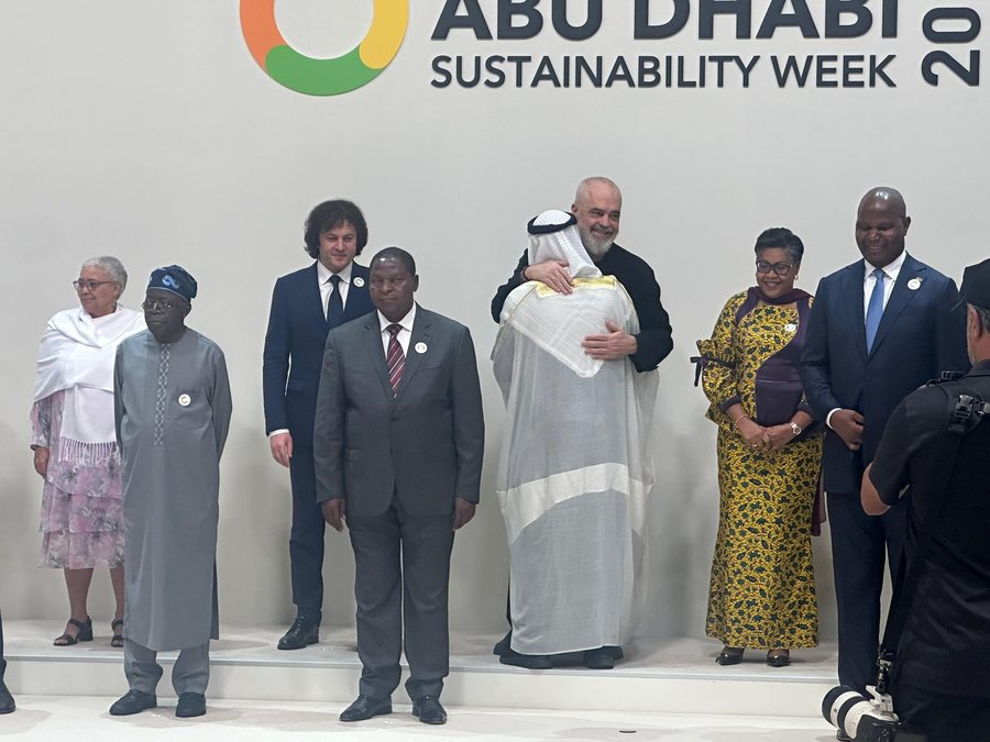 rama ne abu dhabi presidenti zayed al nahyan mik i madh i shqiperise 6965fc73b0bd2