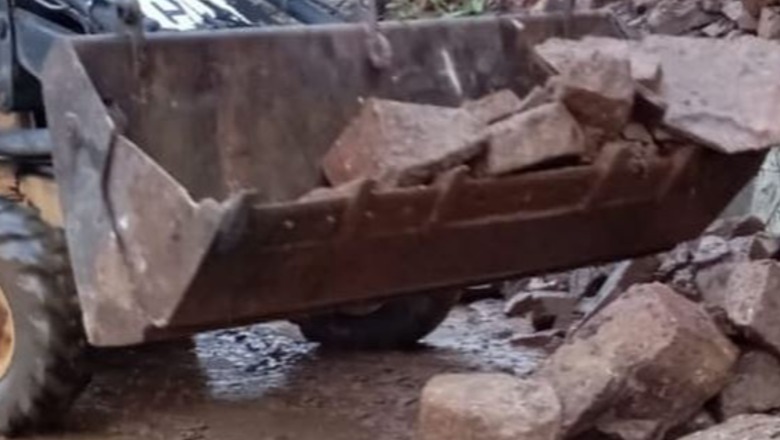 renie inertesh guresh e prezence uji arrsh bllokime ne disa akse rrugore 69622413de5aa