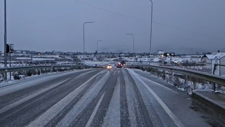 Reshjet e borës përfshijnë Kukësin, dëme në infrastrukturë dhe zona të izoluara 2 reshjet e bores perfshijne kukesin deme ne infrastrukture dhe zona te izoluara 695f5ff2b5fa4