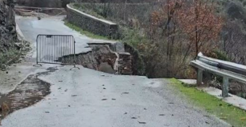 reshjet intensive ne shkoder behet e pakalueshme rruga prekal ura e shtrenjte pas rreshqitjes se dherave 69596ff466494