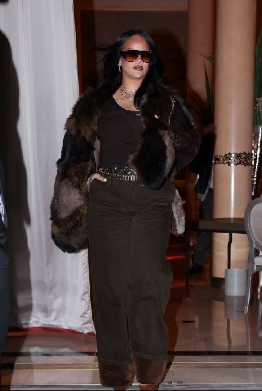 rihanna mahnit parisin elegante me shall kafe dhe syze te erreta prane aap rocky 6976969281f54