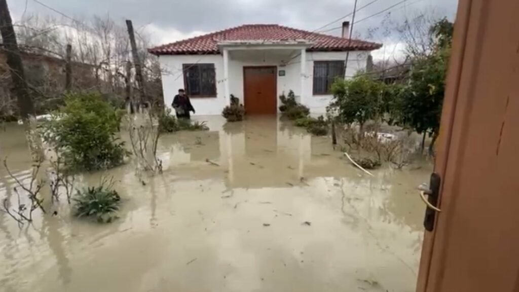 rrezikohen banesat jepet urdher evakuimi ne sukth dhe katund i ri ne durres 695f98306947b