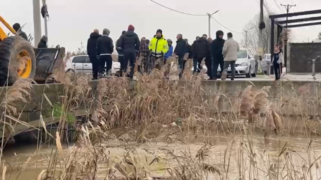 Situata problematike në Kurbin, rritet niveli i ujit në fshatin Adriatik 1 situata problematike ne kurbin rritet niveli i ujit ne fshatin adriatik 6960e98bb33e0