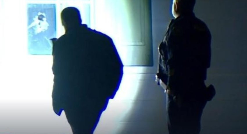 Sulmohet shtëpia e J.D. Vance: Thyhen xhamat, arrestohet një person 3 sulmohet shtepia e j d vance thyhen xhamat arrestohet nje person 695ba3f38fc67