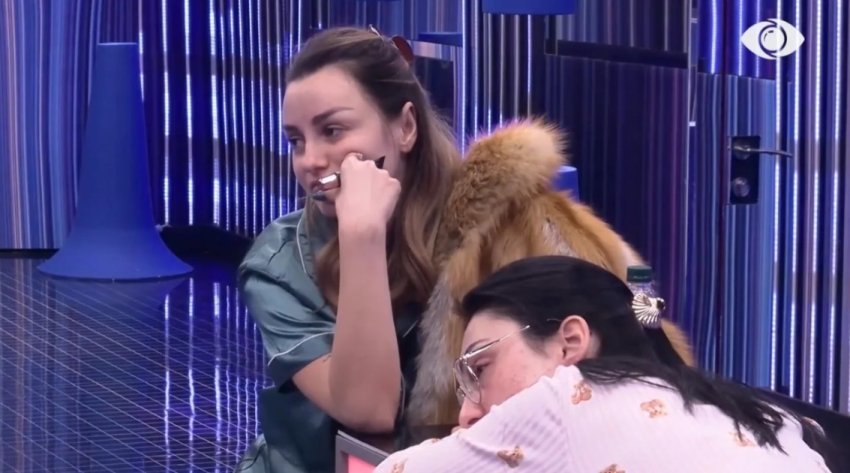 ti qe sdi ku ke varrin e babit puthesh me cunat te myslym shyri perplasje te ashpra ne shtepi stelina ines femer qe futesh mes cifteve 696637f43655f