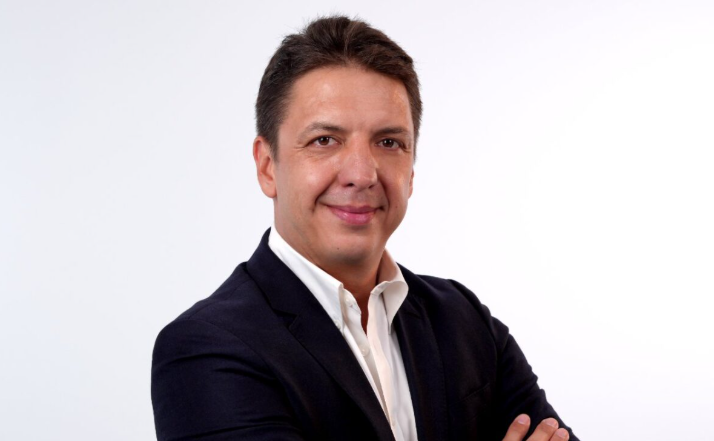 Trajanovski: Shilegov dhe Despotovski sulmojnë me qëllimin “ngrihu ti që të ulem unë” 1 trajanovski shilegov dhe despotovski sulmojne me qellimin ngrihu ti qe te ulem une 6973f1ca5d2cb