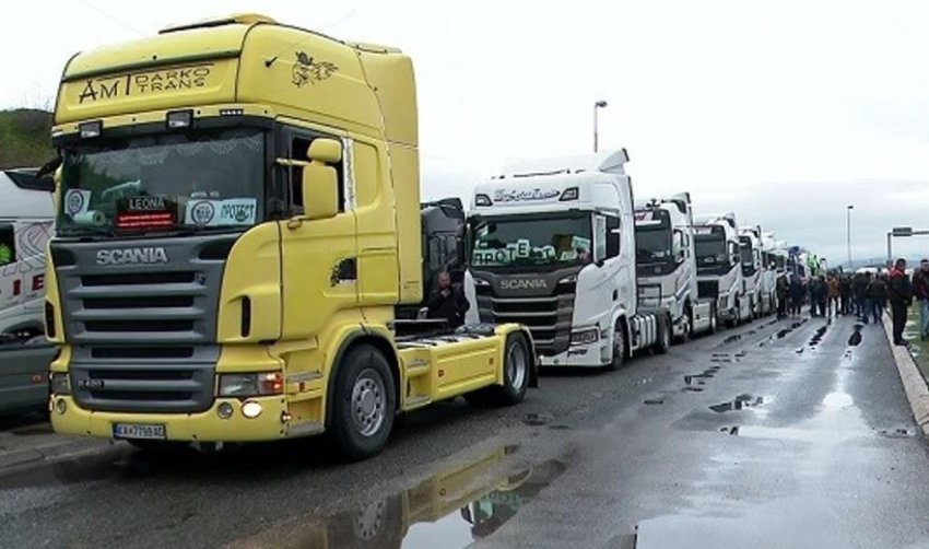 transportuesit e maqedonise terhiqen nga bllokadat 697c8947108e1