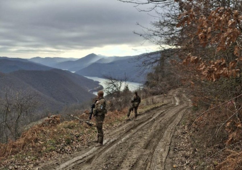 ushtaret letoneze patrullojne ne veri te kosoves 696fbec01c69d