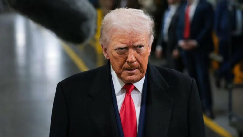 video iu drejtua me gishtin e mesit punonjesit te kompanise ford shtepia e bardhe i del ne mbrojtje trump ishte reagim i pershtatshem dhe 6967f3a786e16