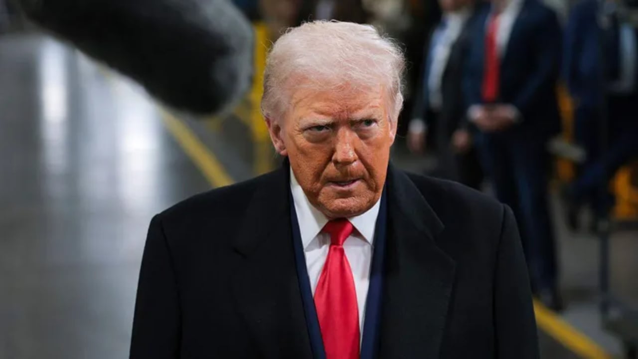 Video/ Iu drejtua me gishtin e mesit punonjësit të kompanisë ‘Ford’, Shtëpia e Bardhë i del në mbrojtje Trump: Ishte reagim i përshtatshëm dhe… 1 video iu drejtua me gishtin e mesit punonjesit te kompanise ford shtepia e bardhe i del ne mbrojtje trump ishte reagim i pershtatshem dhe 6967f3a786e16