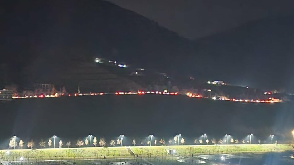 Vijon trafiku i rënduar në aksin Librazhd-Elbasan, radha kilometrike e makinave prek edhe rrugën për në Tiranë/ Bllokohen qytetarët 4 vijon trafiku i renduar ne aksin librazhd elbasan radha kilometrike e makinave prek edhe rrugen per ne tirane bllokohen qytetaret 6959710aa02bf