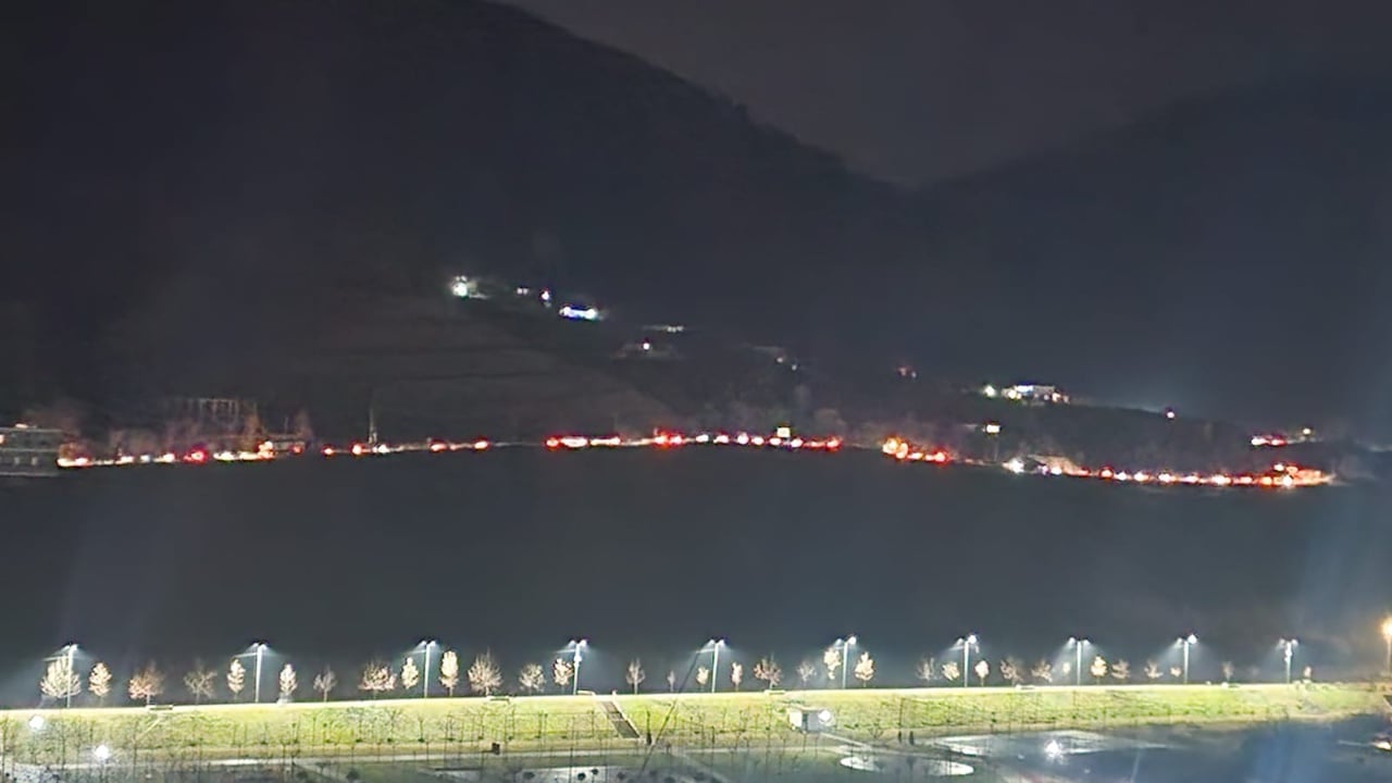 vijon trafiku i renduar ne aksin librazhd elbasan radha kilometrike e makinave prek edhe rrugen per ne tirane bllokohen qytetaret 6959710aa02bf