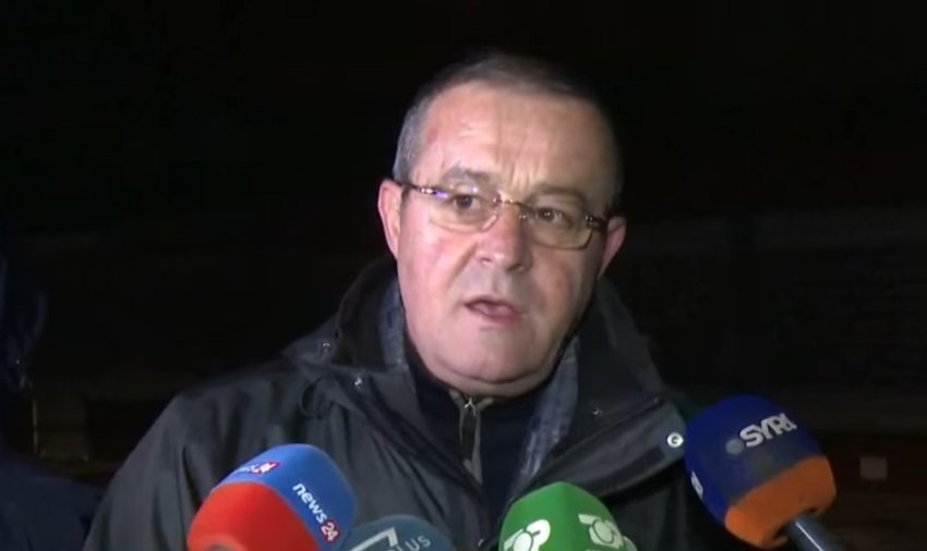 Zjarri te tregu i 5 majit, flet shefi i zjarrfikësve të Tiranës: Flakët janë masive! 3 zjarri te tregu i 5 majit flet shefi i zjarrfikesve te tiranes flaket jane masive 69600788b26ae