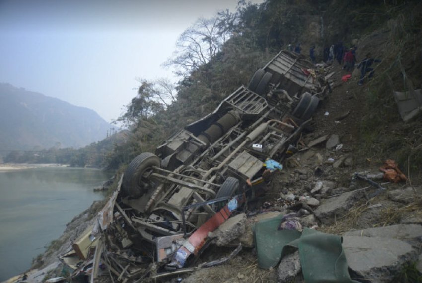 19 të vdekur nga aksidenti i autobusit në Nepal 2 19 te vdekur nga aksidenti i autobusit ne nepal 699c36cfb3b18