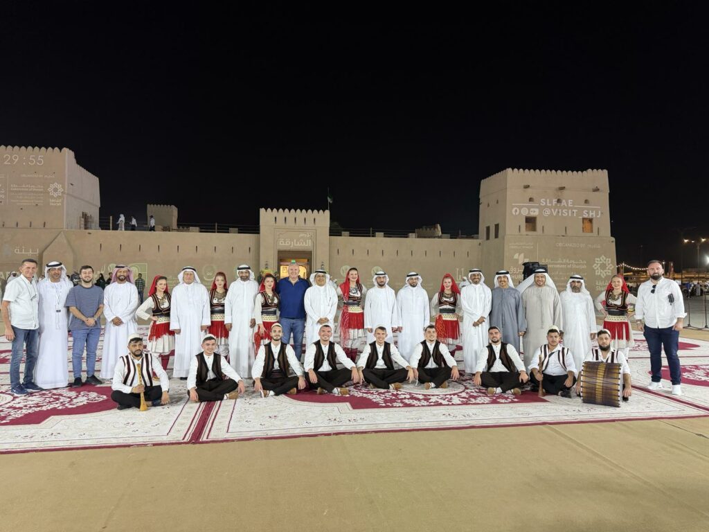 IMG 7f4db3aaef10a016389efe51bb2ec0cd V