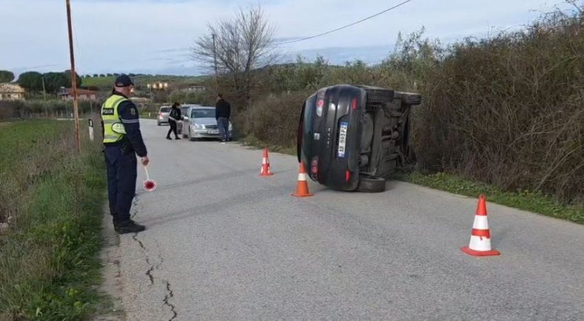 aksident i rende ne rrugen fier libofshe vetura del nga rruga dhe permbyset plagoset shoferja 699729d6778e1