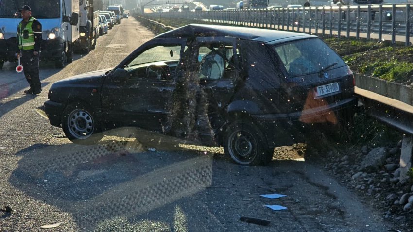 aksident ne kashar furgoni perplaset me makinen nje i plagosur 69a296d4d9956